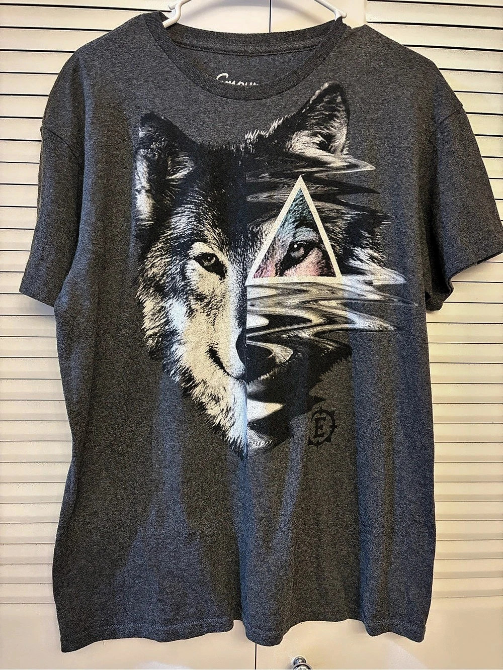 Empyre Graphic Short Sleeve Tee in Gray Medium Like New